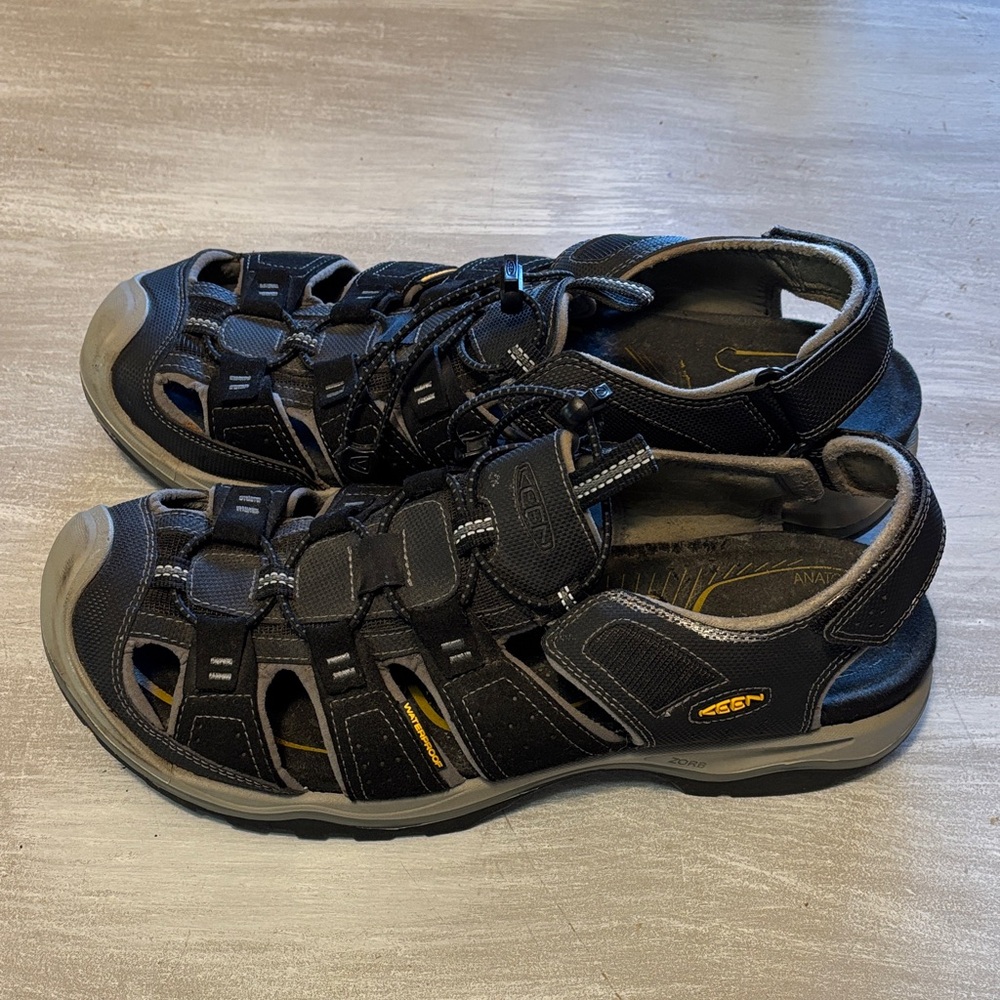 KEEN Men's Black and Gray Sandals